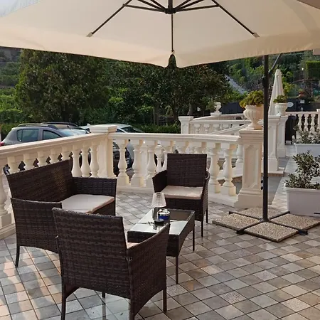 La Rosa Dell'etna - *